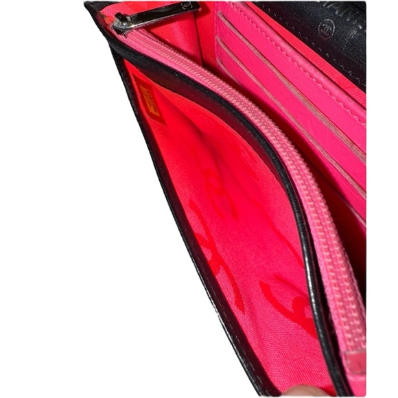 Chanel CC Logo Wallet- Pink Interior 💖 - Picture 9 of 15